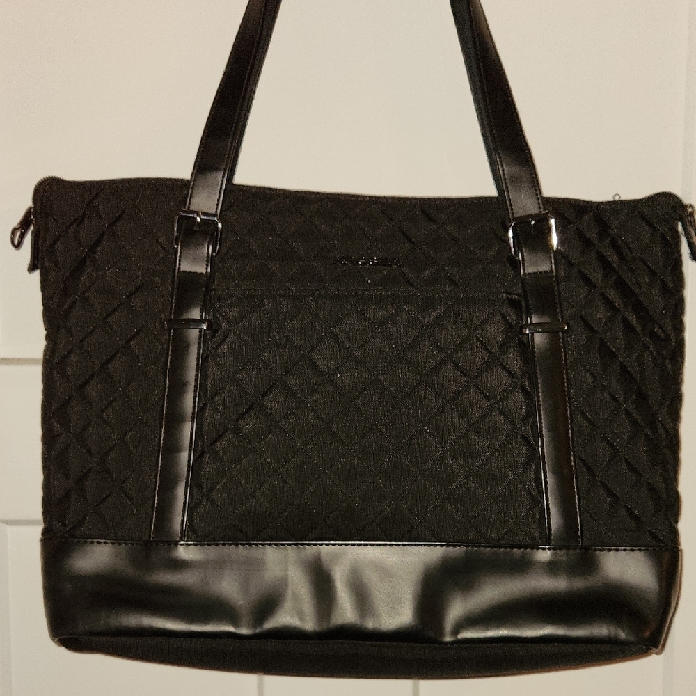 Black Quilted Tote Bag with USB Charging Port - Picture 6 of 7